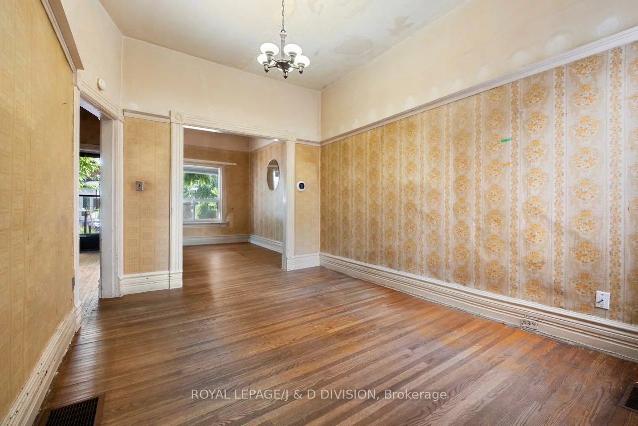 136, Lindsey, Dufferin Grove, Toronto