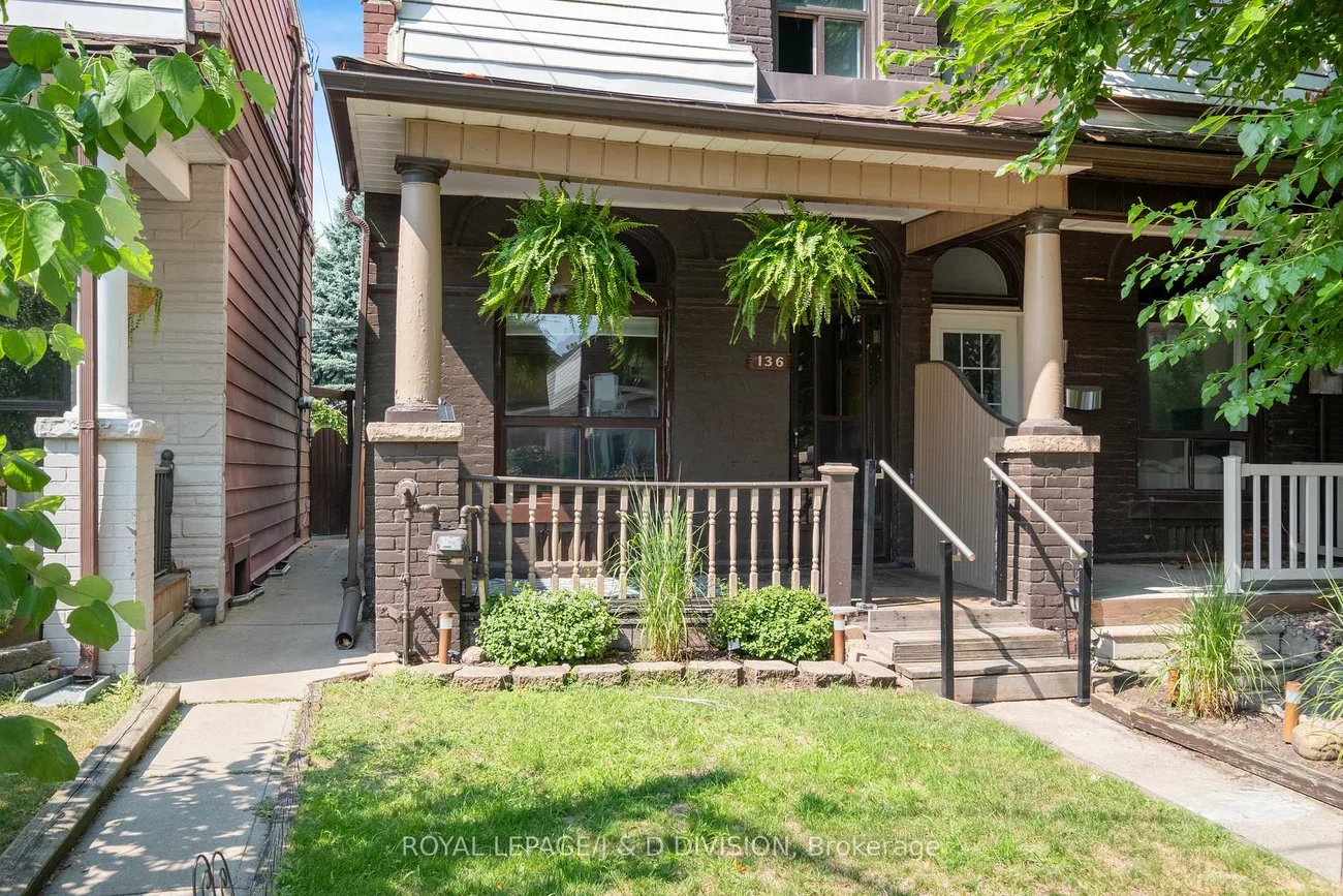136, Lindsey, Dufferin Grove, Toronto