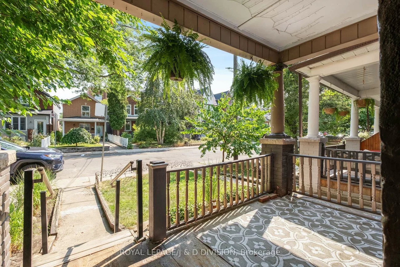 136, Lindsey, Dufferin Grove, Toronto