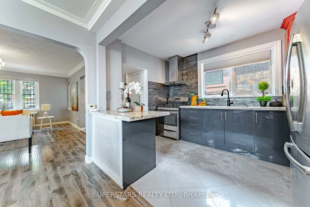 29, Crestview, Lawrence Park South, Toronto