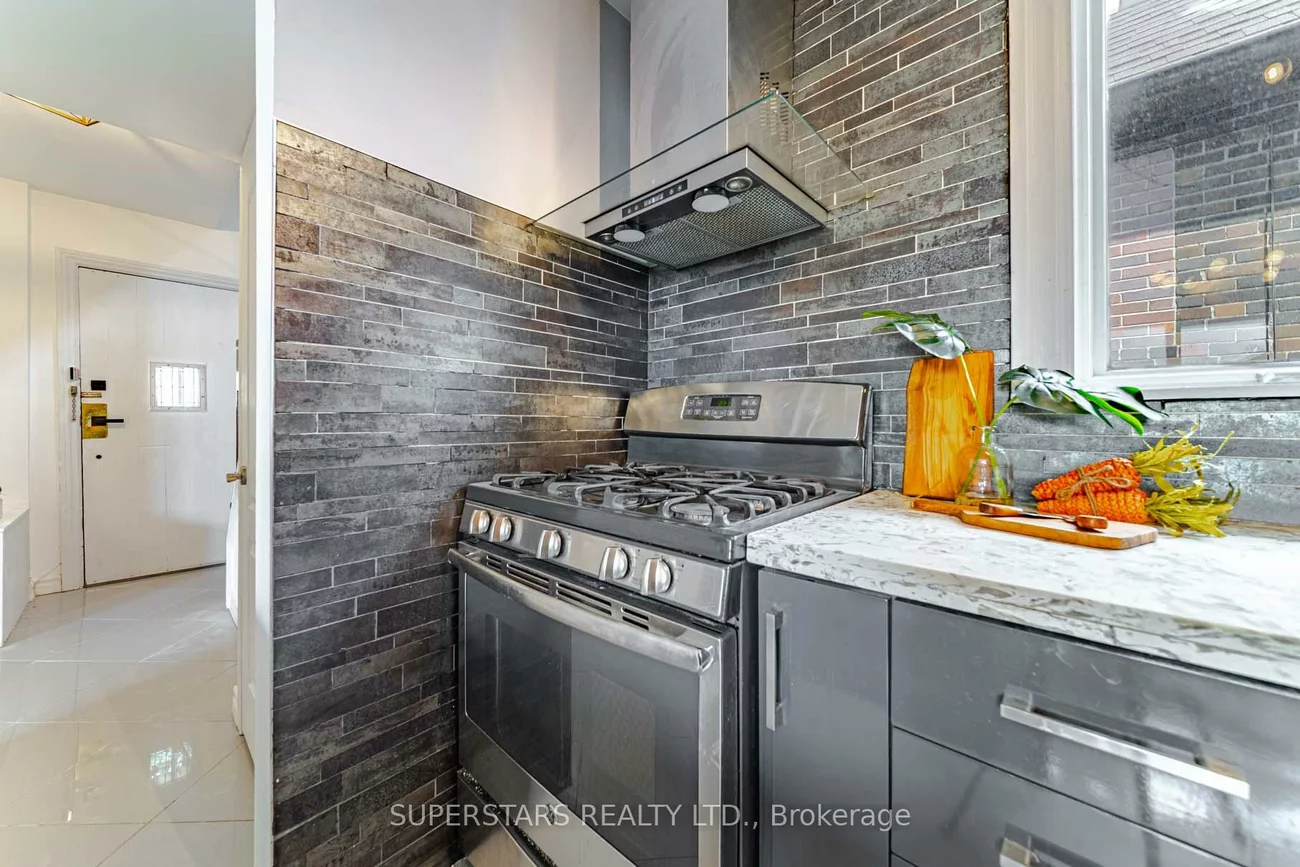 29, Crestview, Lawrence Park South, Toronto