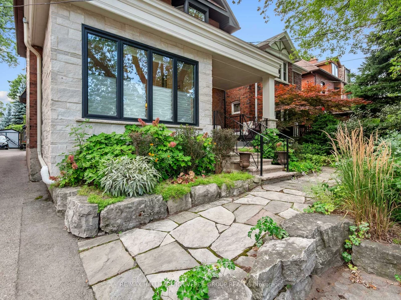 304, Keewatin, Mount Pleasant East, Toronto