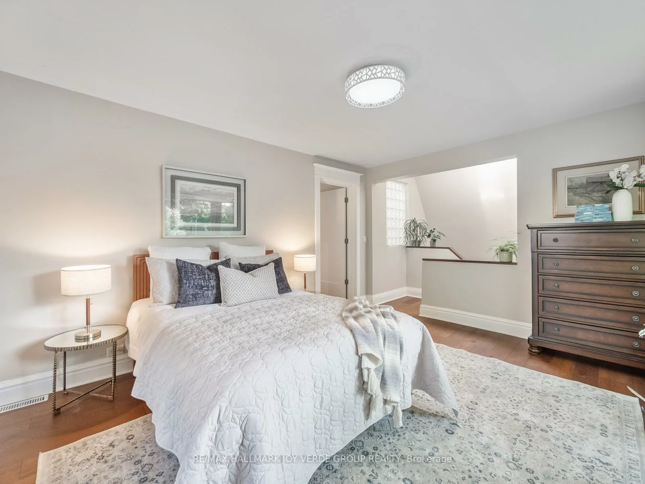 304, Keewatin, Mount Pleasant East, Toronto