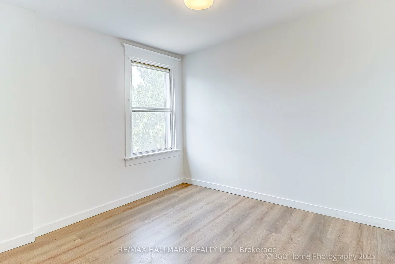 18, Conway, Oakwood Village, Toronto