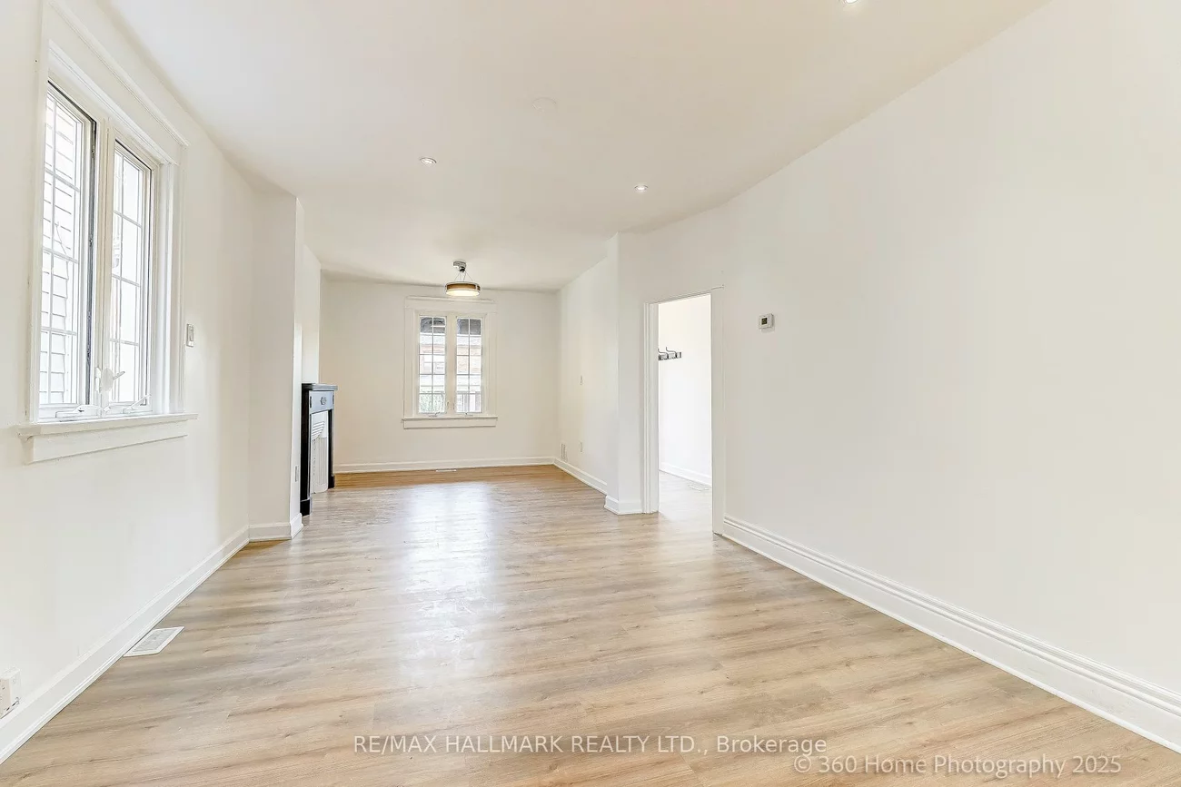 18, Conway, Oakwood Village, Toronto