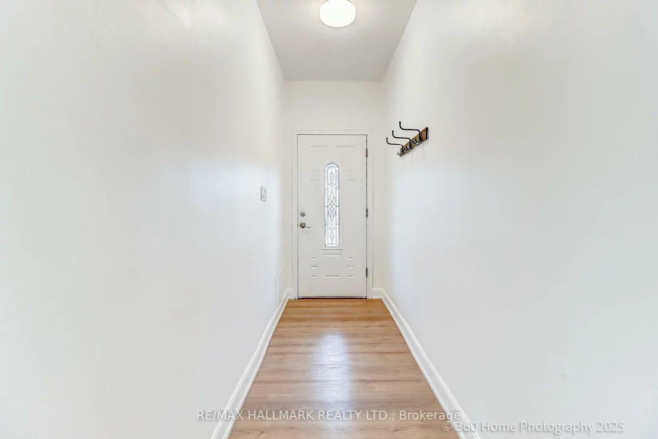 18, Conway, Oakwood Village, Toronto