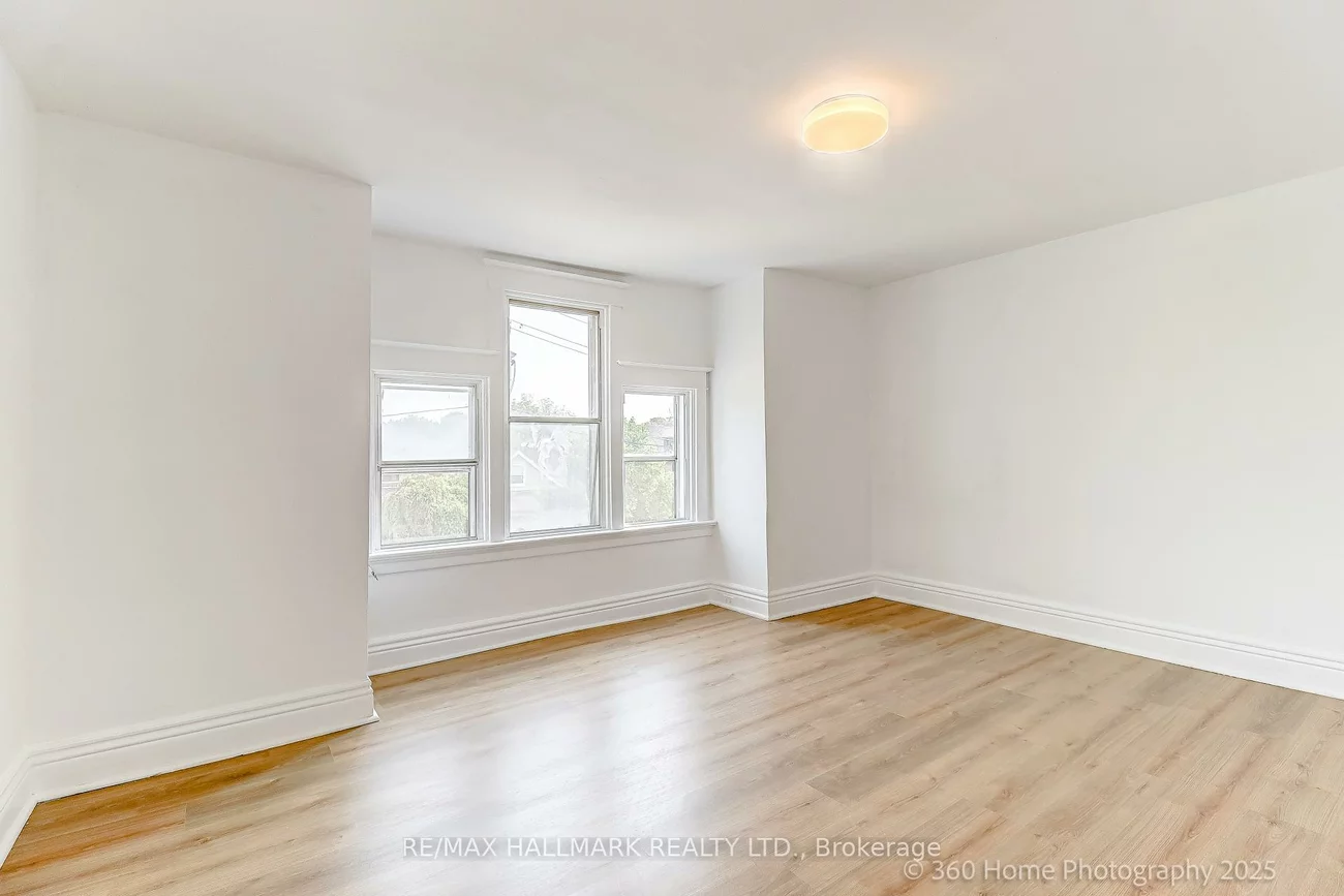 18, Conway, Oakwood Village, Toronto