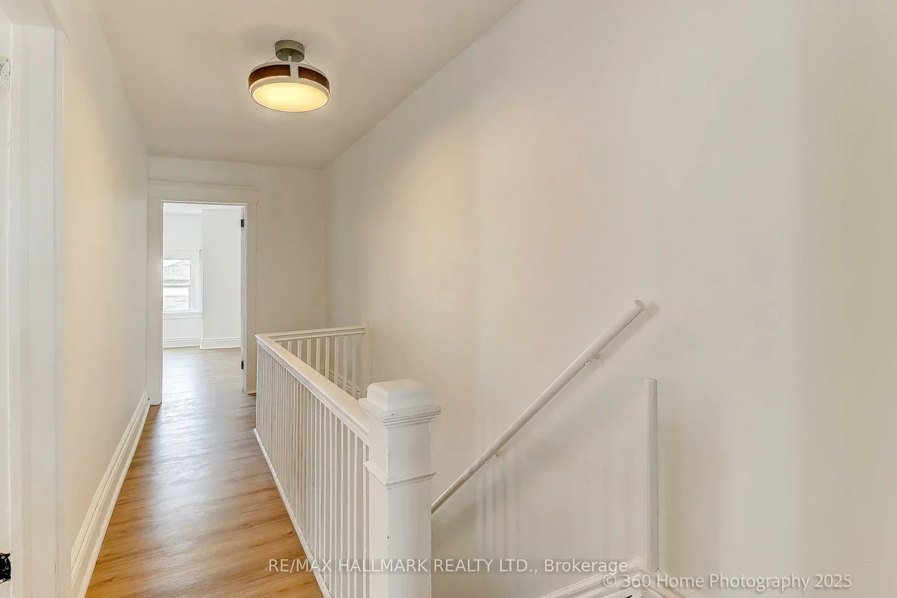 18, Conway, Oakwood Village, Toronto