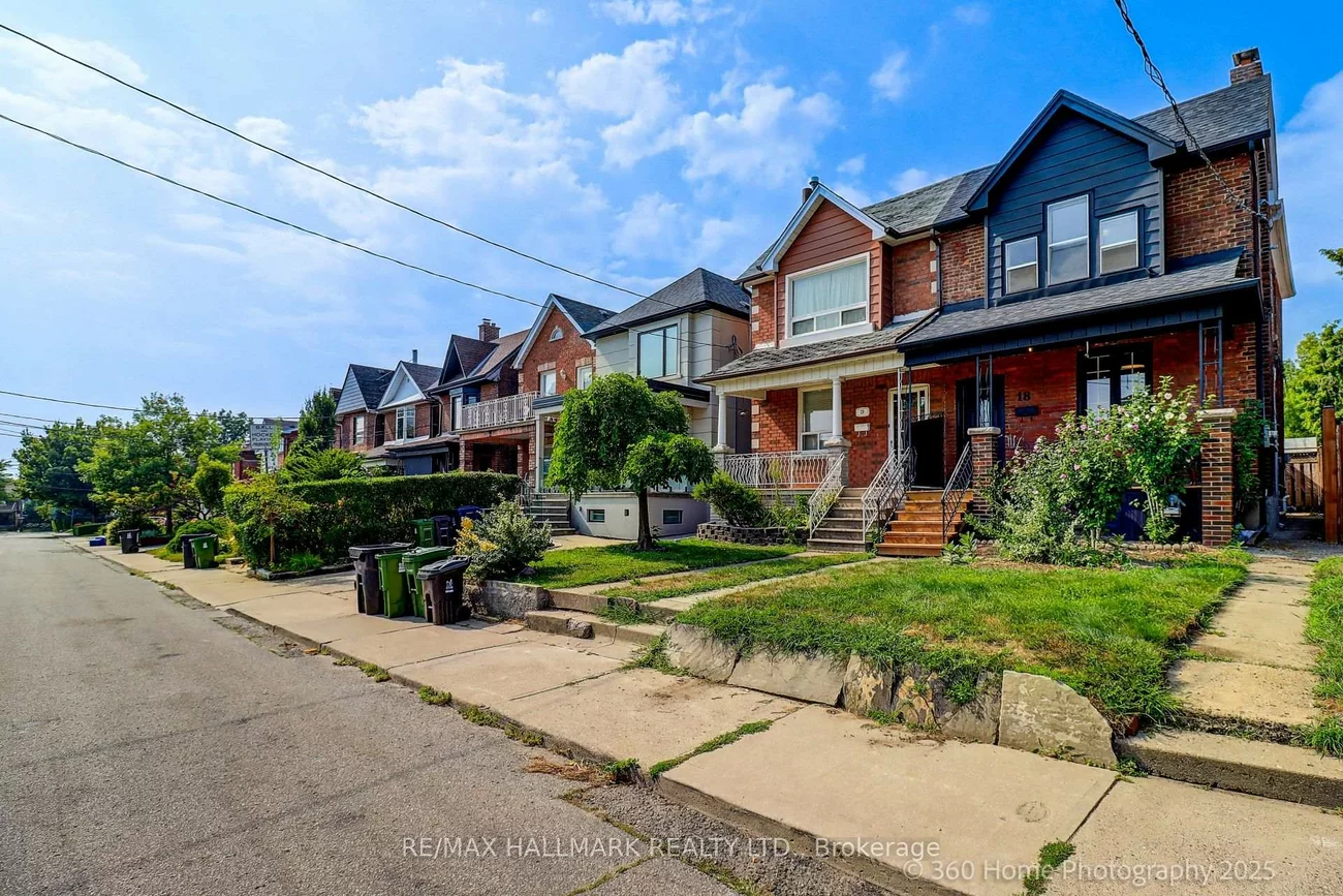 18, Conway, Oakwood Village, Toronto