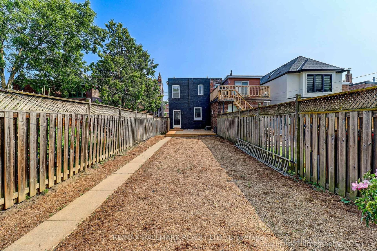 18, Conway, Oakwood Village, Toronto