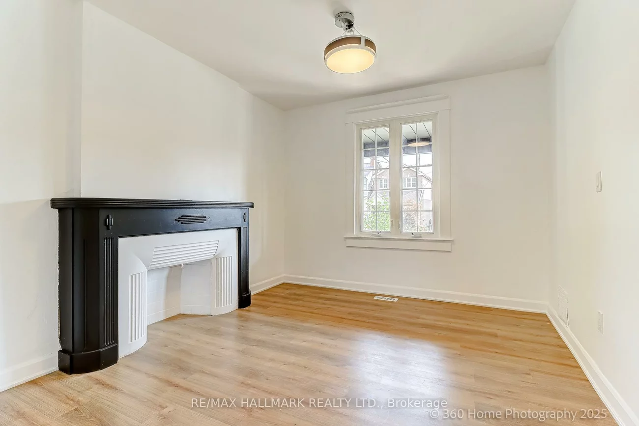 18, Conway, Oakwood Village, Toronto