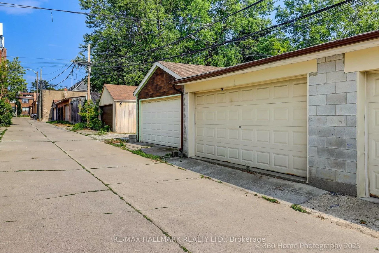 18, Conway, Oakwood Village, Toronto