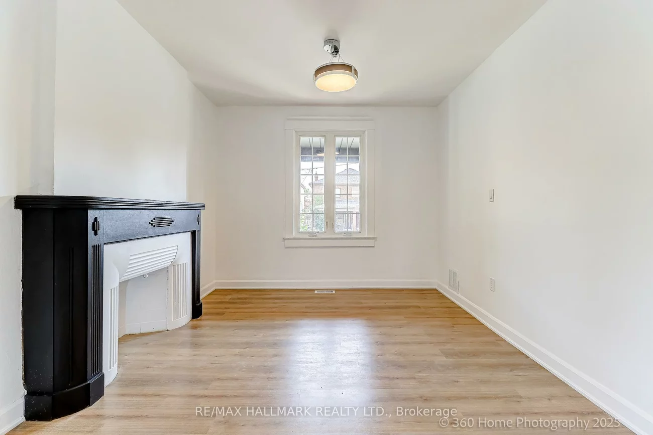 18, Conway, Oakwood Village, Toronto