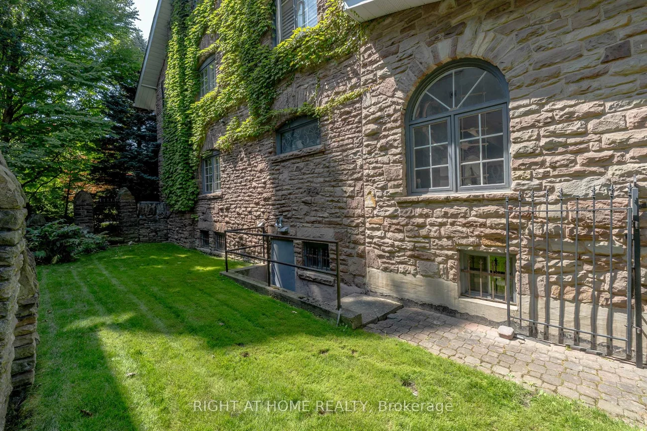 287, RUSSELL HILL, Casa Loma, Toronto