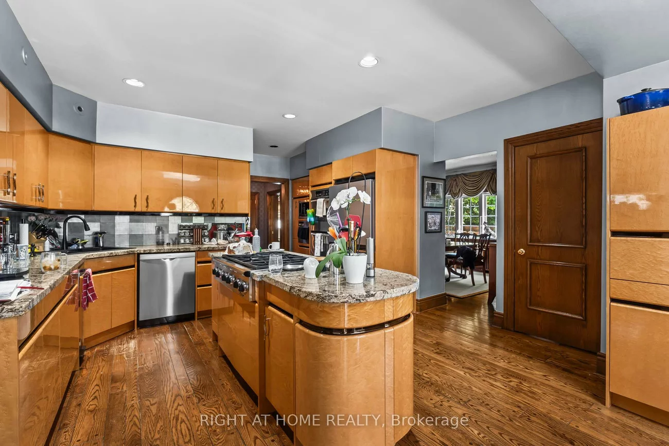 287, RUSSELL HILL, Casa Loma, Toronto