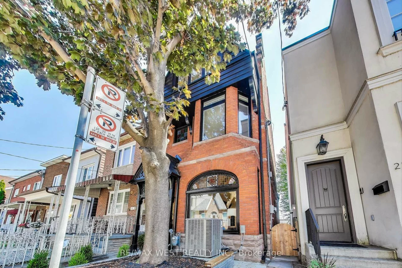 21, Rolyat, Trinity-Bellwoods, Toronto