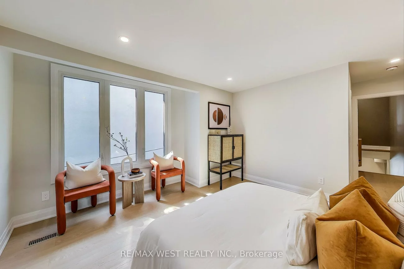 21, Rolyat, Trinity-Bellwoods, Toronto