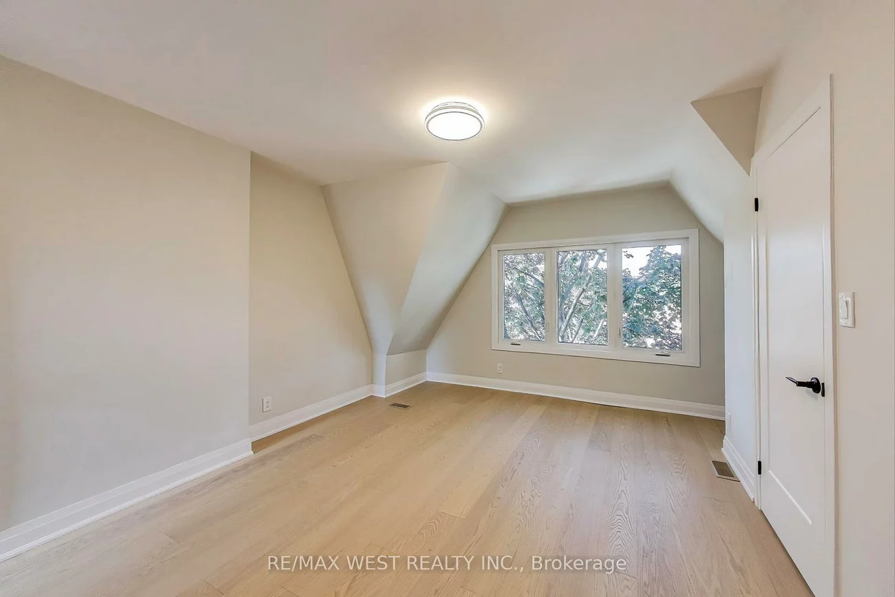 21, Rolyat, Trinity-Bellwoods, Toronto