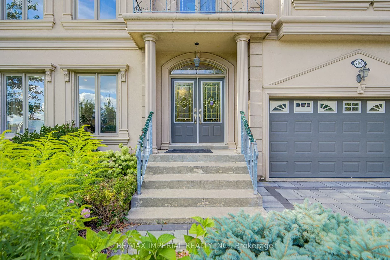 206, Hollywood, Willowdale East, Toronto