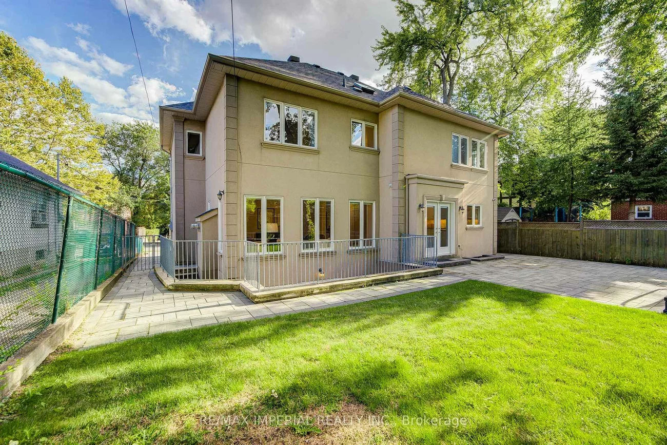 206, Hollywood, Willowdale East, Toronto