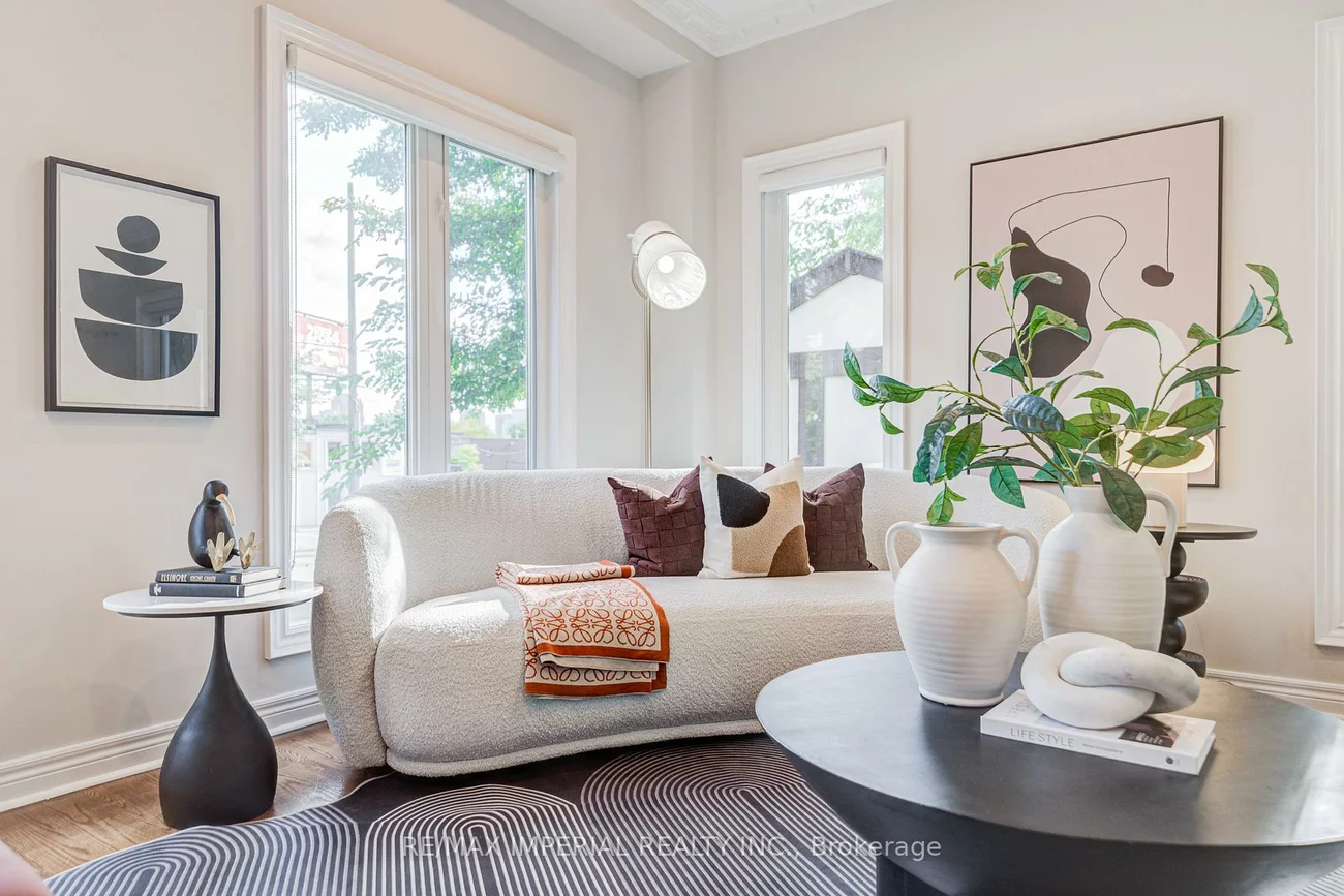 206, Hollywood, Willowdale East, Toronto
