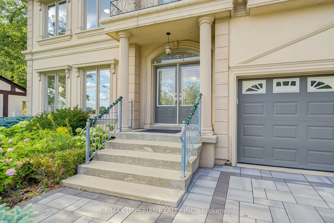 206, Hollywood, Willowdale East, Toronto