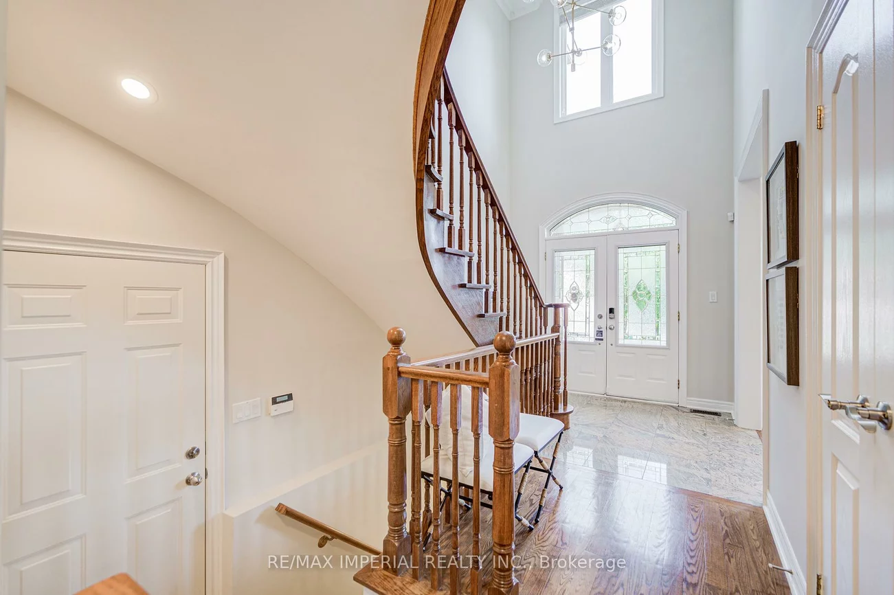 206, Hollywood, Willowdale East, Toronto
