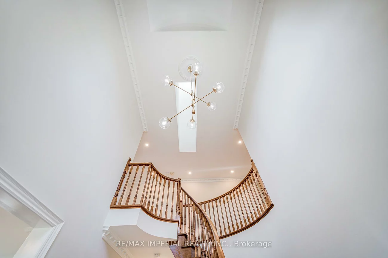 206, Hollywood, Willowdale East, Toronto