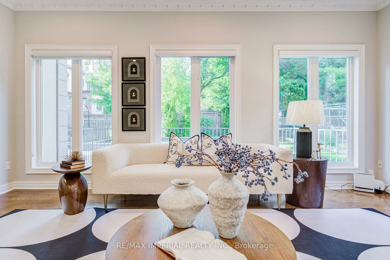 206, Hollywood, Willowdale East, Toronto