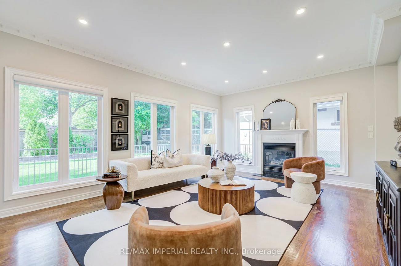 206, Hollywood, Willowdale East, Toronto