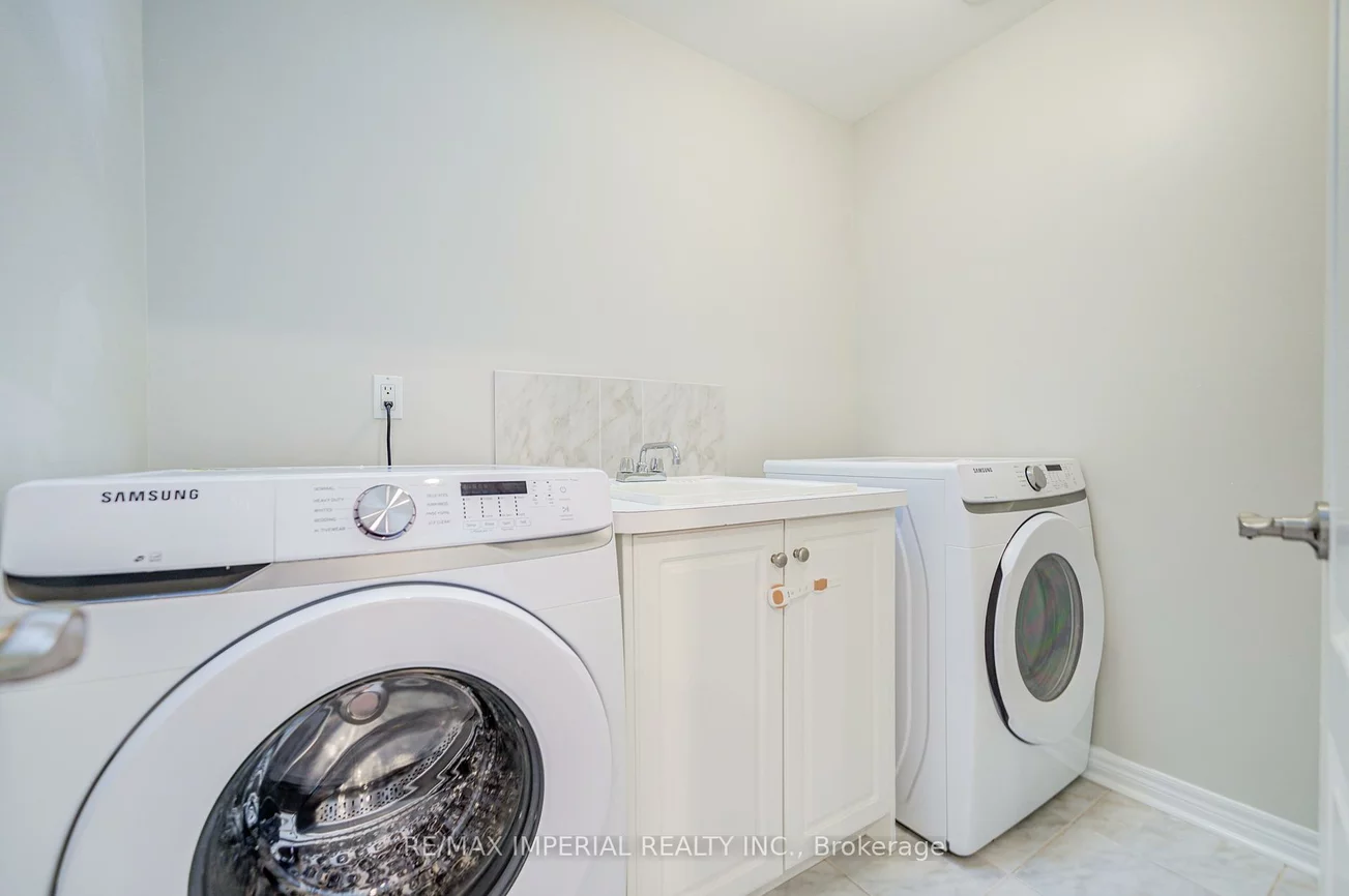 206, Hollywood, Willowdale East, Toronto