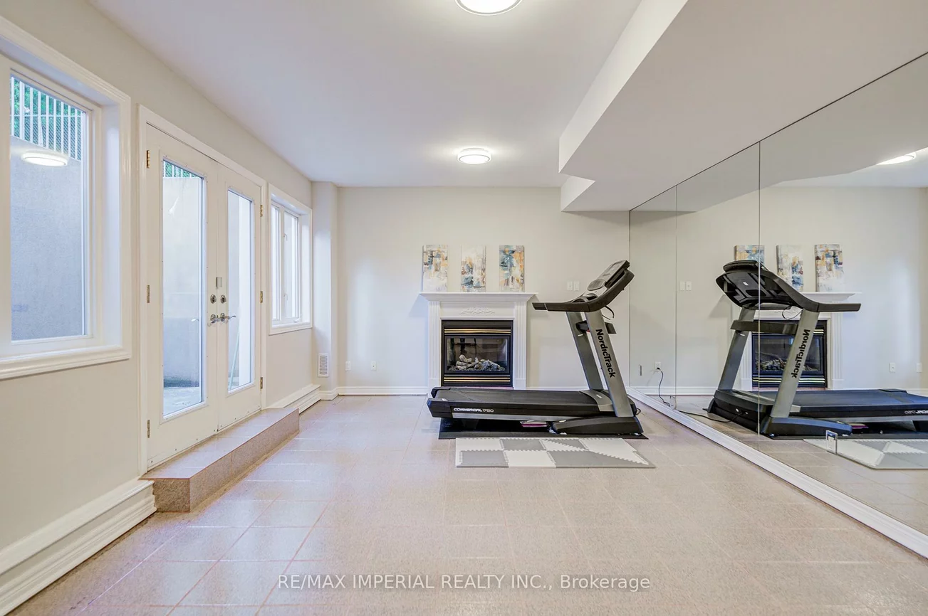 206, Hollywood, Willowdale East, Toronto