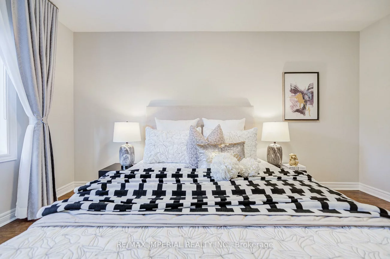 206, Hollywood, Willowdale East, Toronto