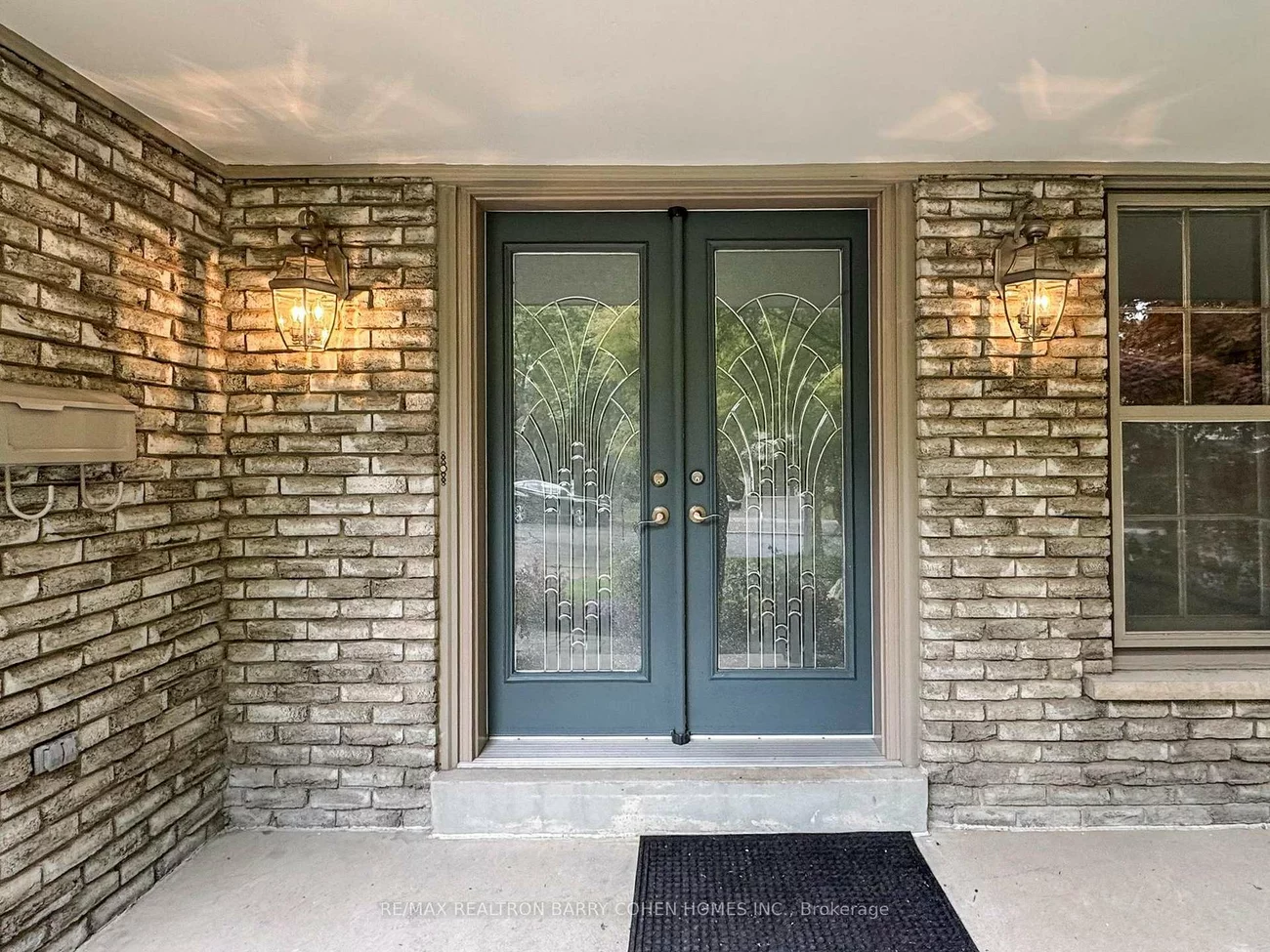 69, Tanbark, Banbury-Don Mills, Toronto