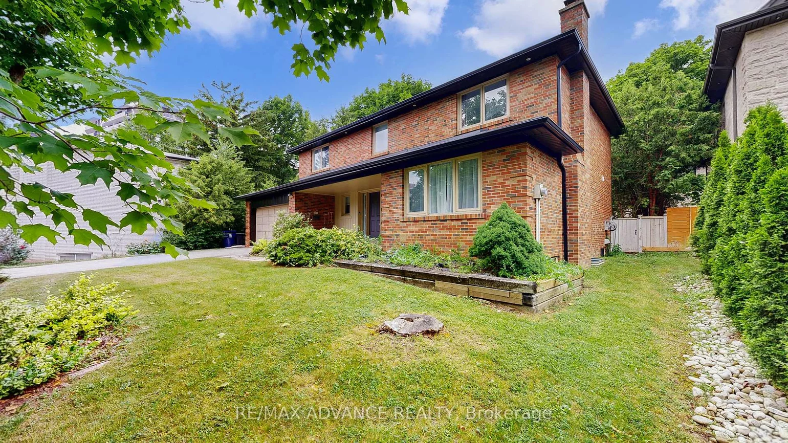 9, Carluke, St. Andrew-Windfields, Toronto