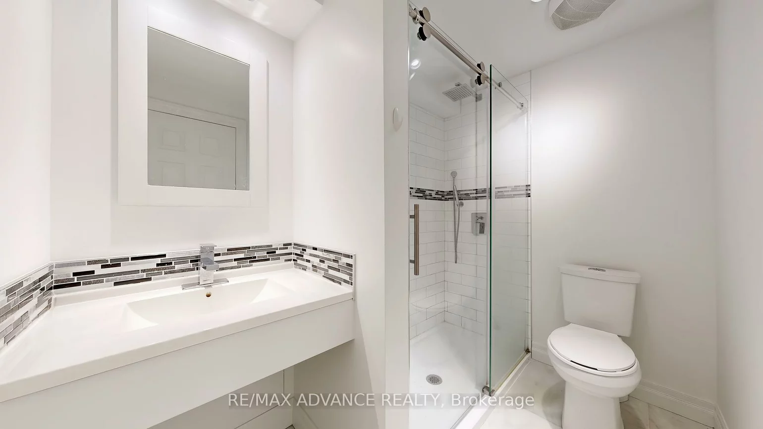 9, Carluke, St. Andrew-Windfields, Toronto