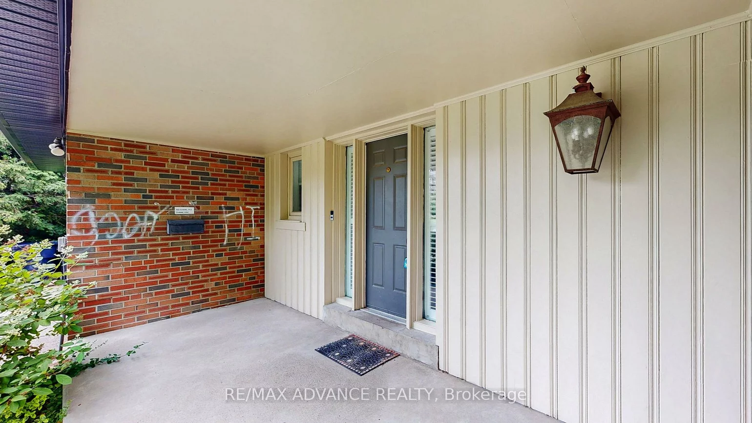 9, Carluke, St. Andrew-Windfields, Toronto