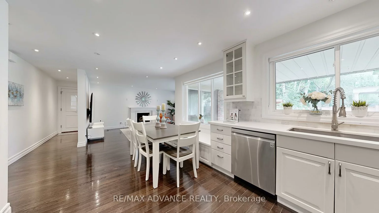 9, Carluke, St. Andrew-Windfields, Toronto