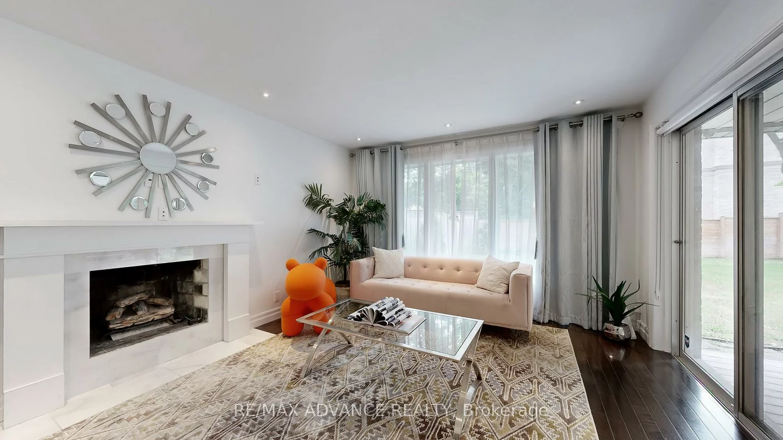 9, Carluke, St. Andrew-Windfields, Toronto