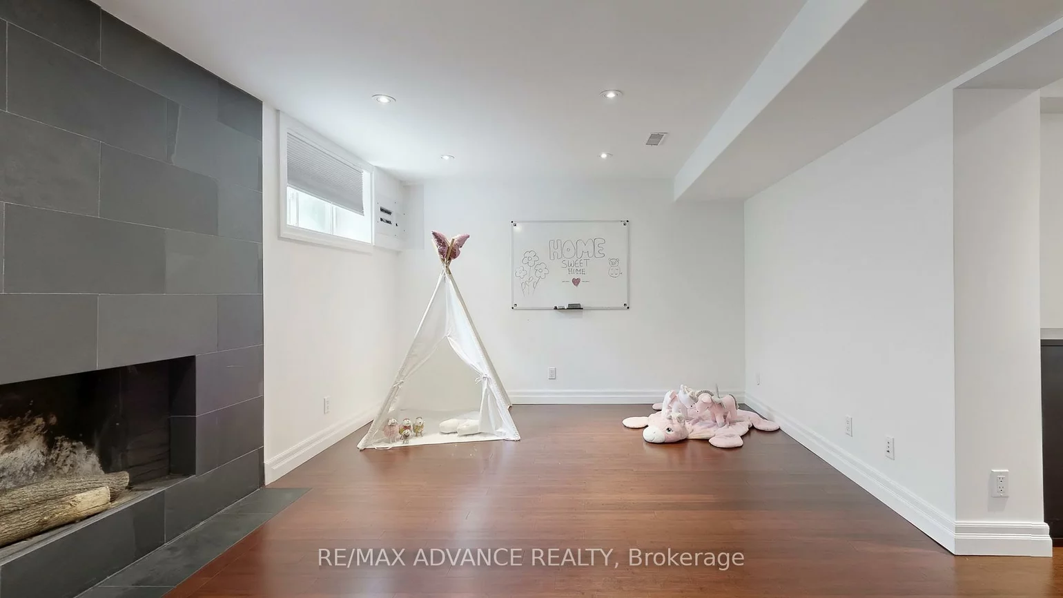 9, Carluke, St. Andrew-Windfields, Toronto