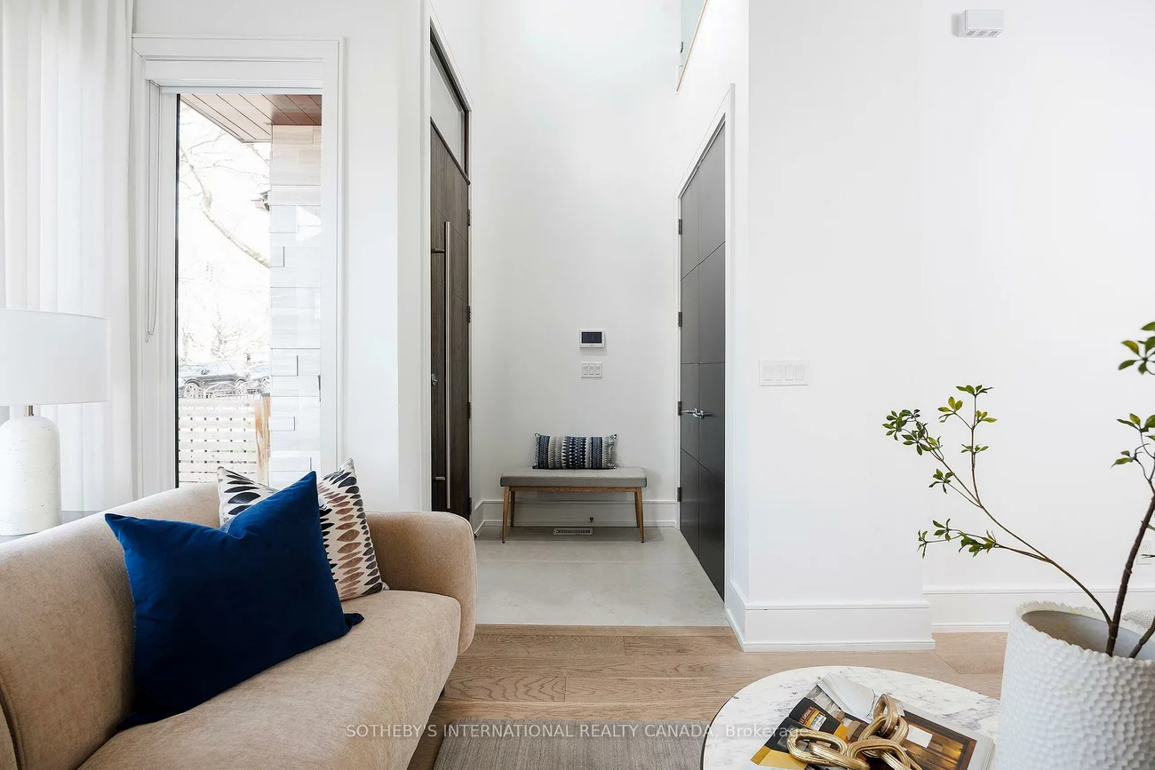 121, Markham, Trinity-Bellwoods, Toronto