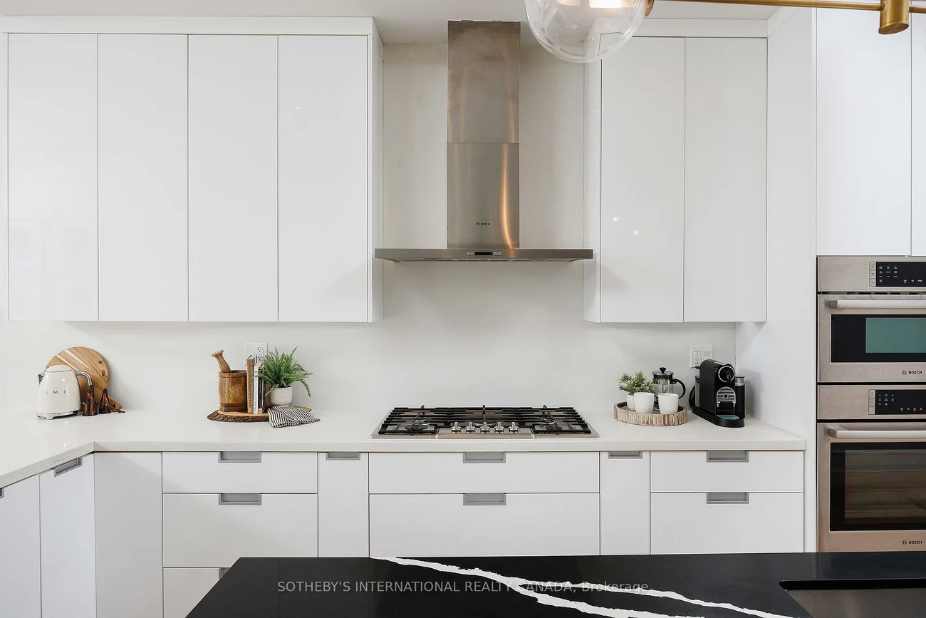 121, Markham, Trinity-Bellwoods, Toronto