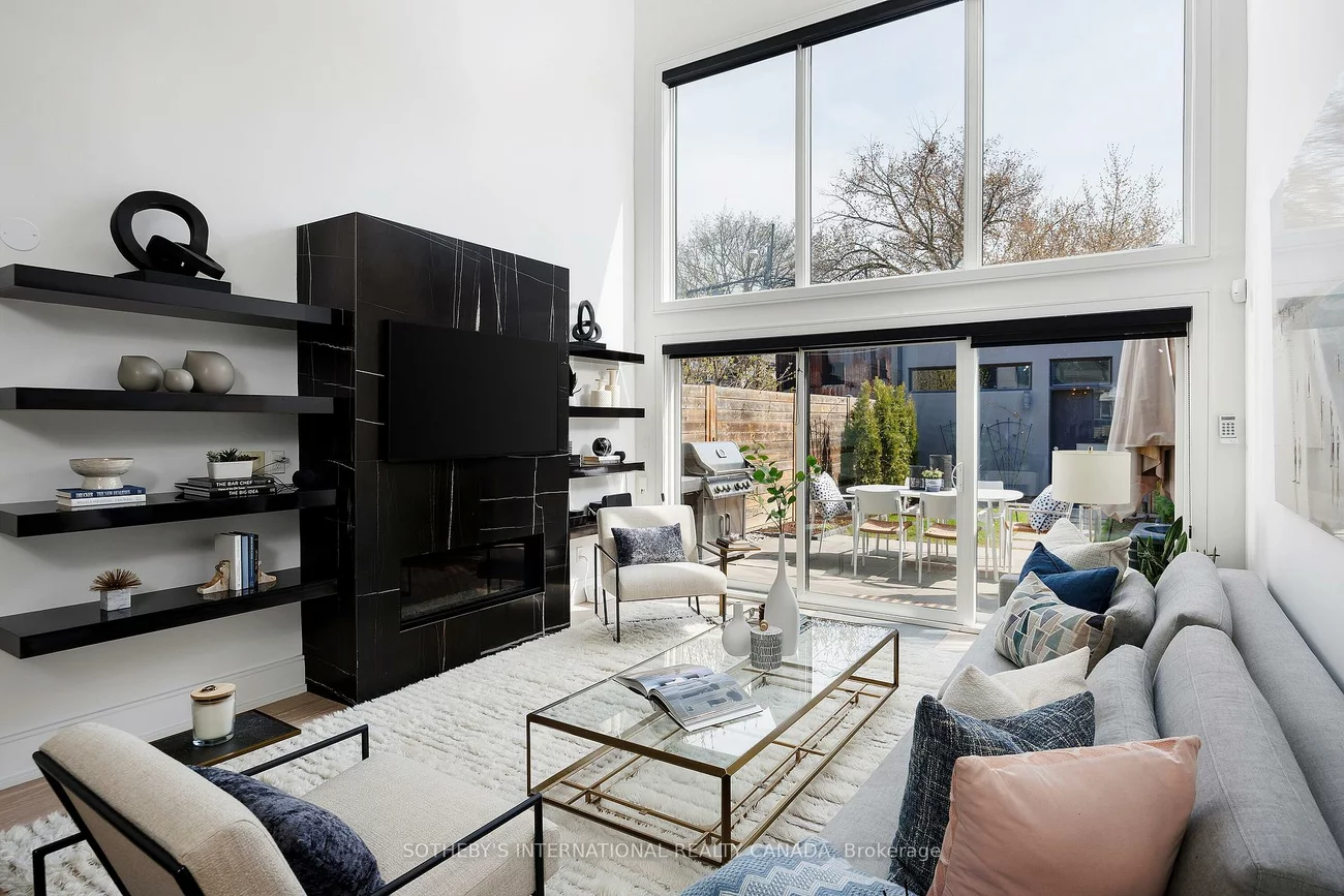121, Markham, Trinity-Bellwoods, Toronto