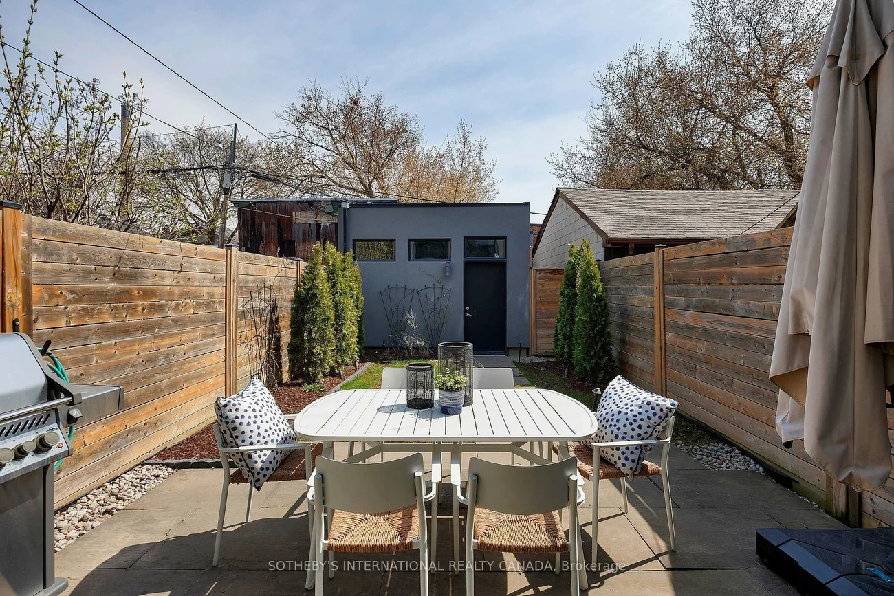 121, Markham, Trinity-Bellwoods, Toronto