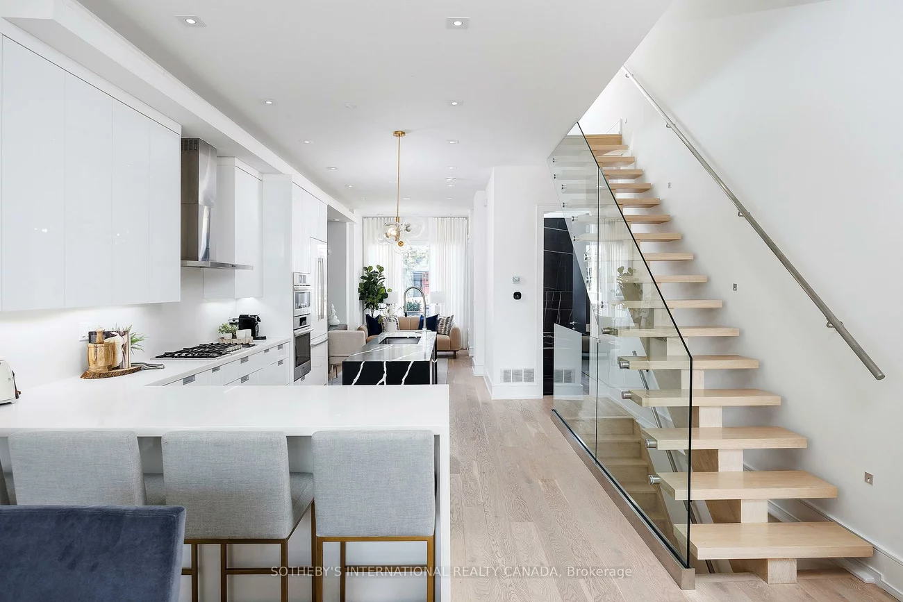 121, Markham, Trinity-Bellwoods, Toronto