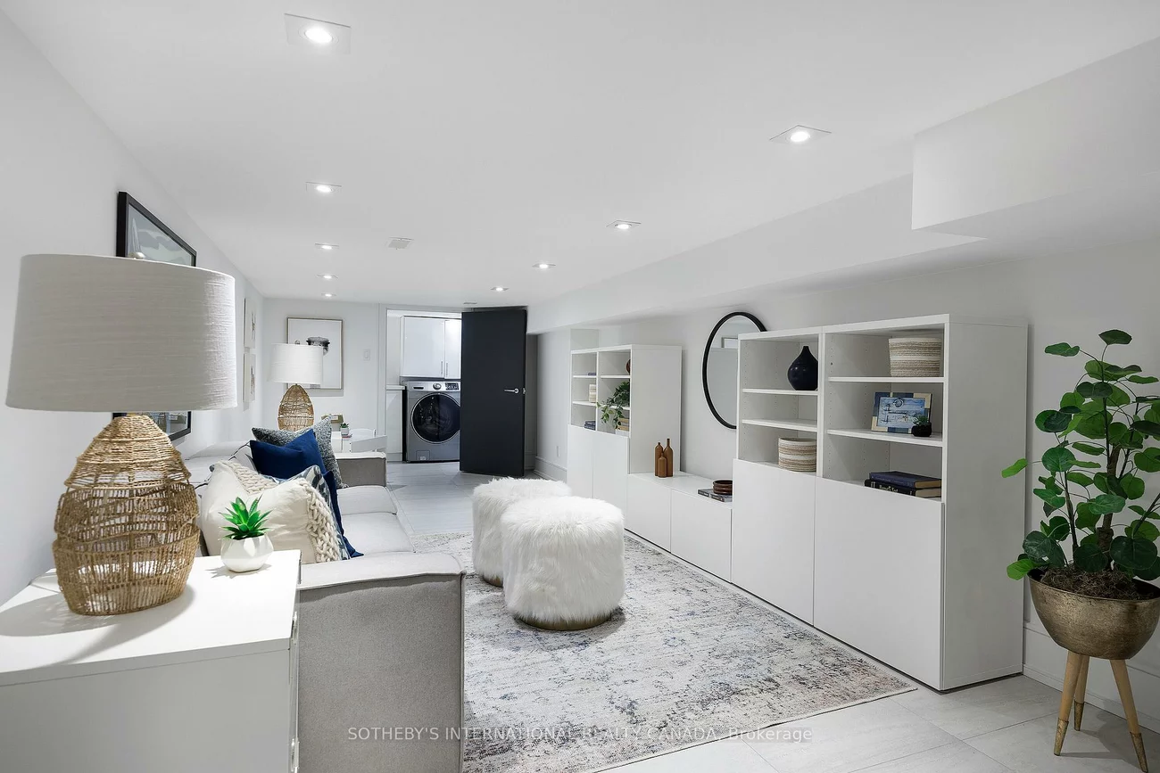 121, Markham, Trinity-Bellwoods, Toronto