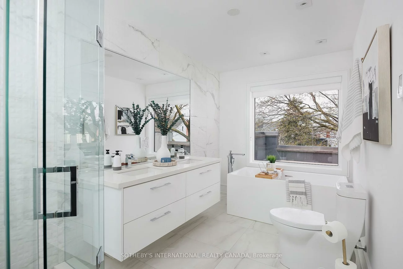 121, Markham, Trinity-Bellwoods, Toronto