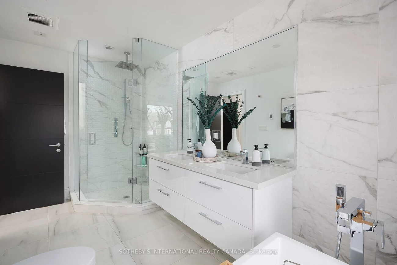 121, Markham, Trinity-Bellwoods, Toronto