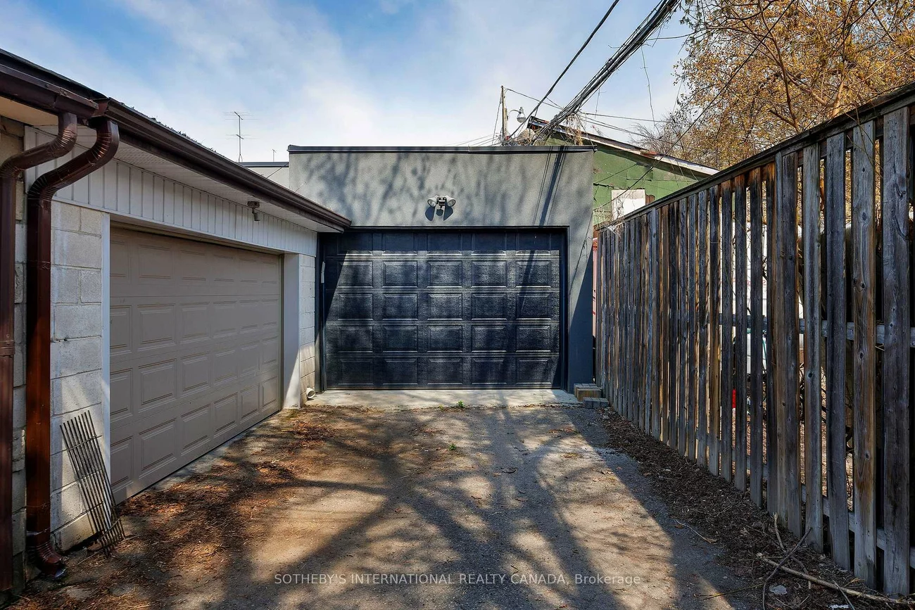 121, Markham, Trinity-Bellwoods, Toronto
