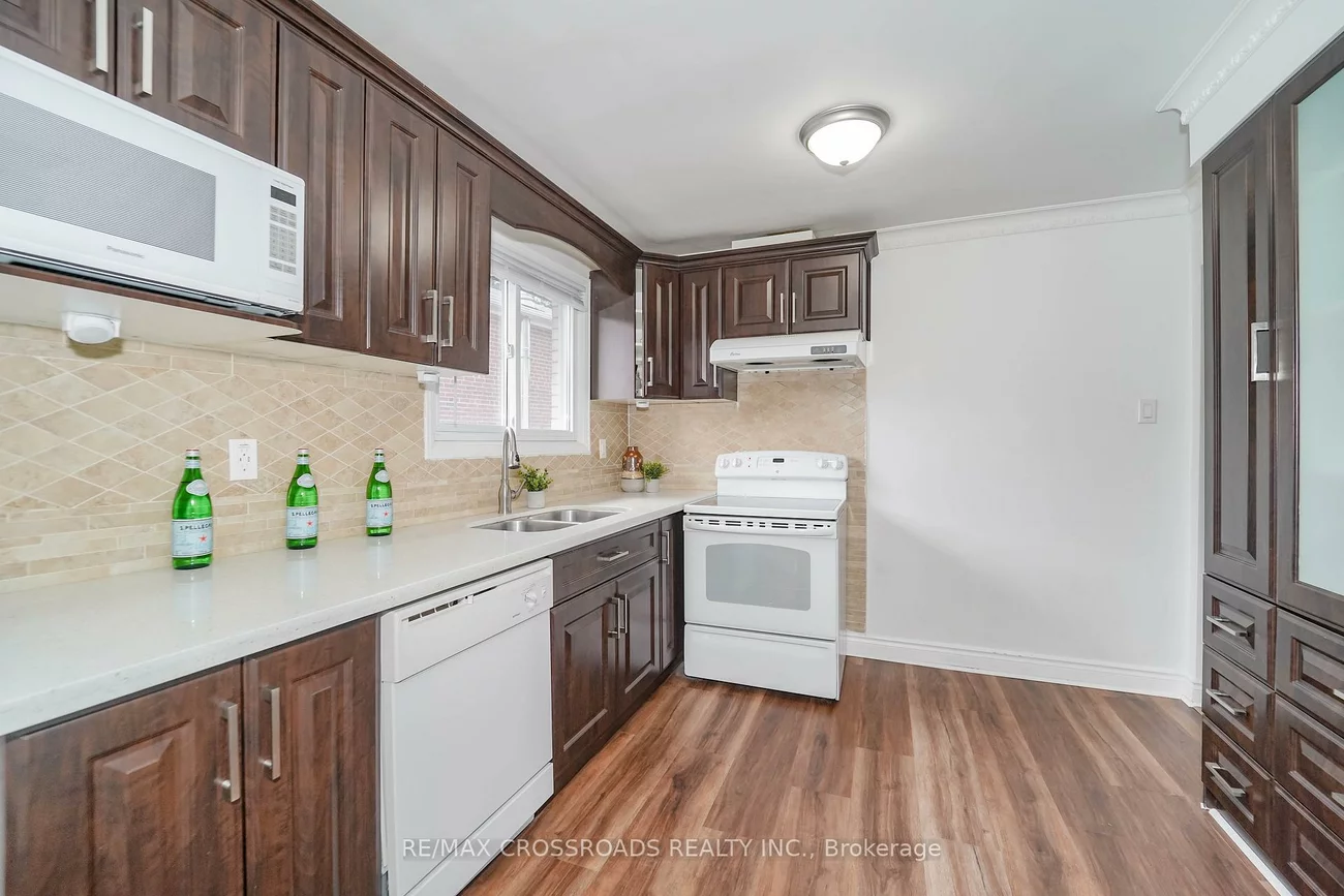 8, Topaz, Bayview Woods-Steeles, Toronto